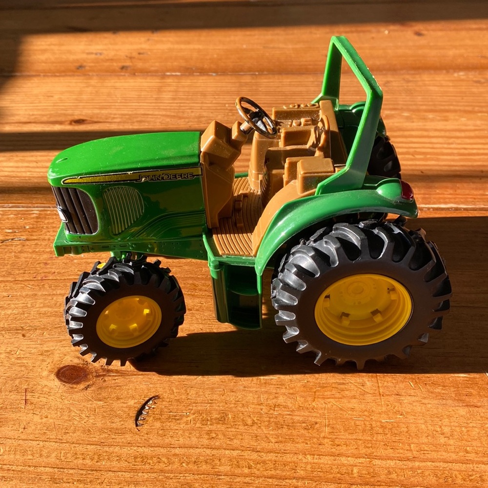 ERTL metal moveable wheels John Deere tractor